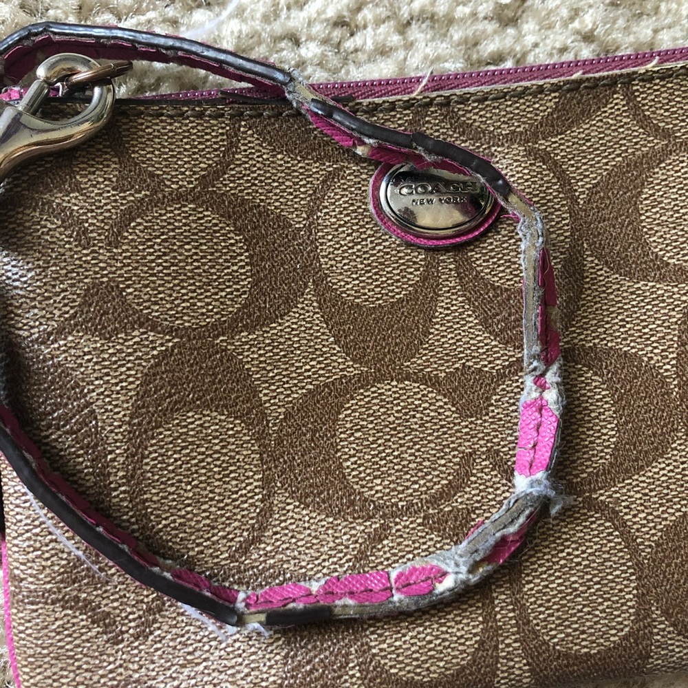 Coach wristlet - Picture 2 of 6